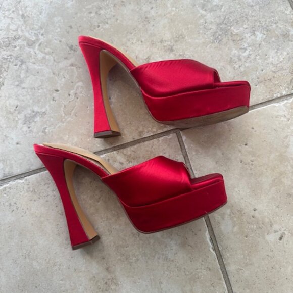 Red Platform - Picture 4 of 4